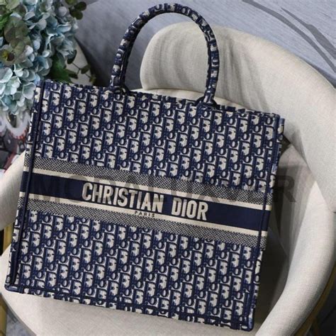 cartera dior precio|bolsa christian Dior pre owned.